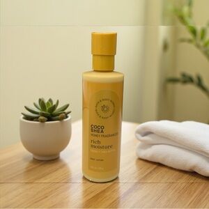 Bath & Body Works Honey Fragranced Body Lotion
